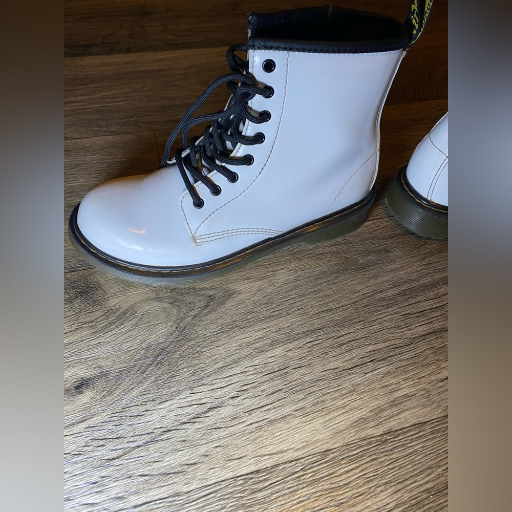 VGUC White Dr. Martens Boots Women’s Size 5/Men’s Size 4 Big Kid - Picture 4 of 13